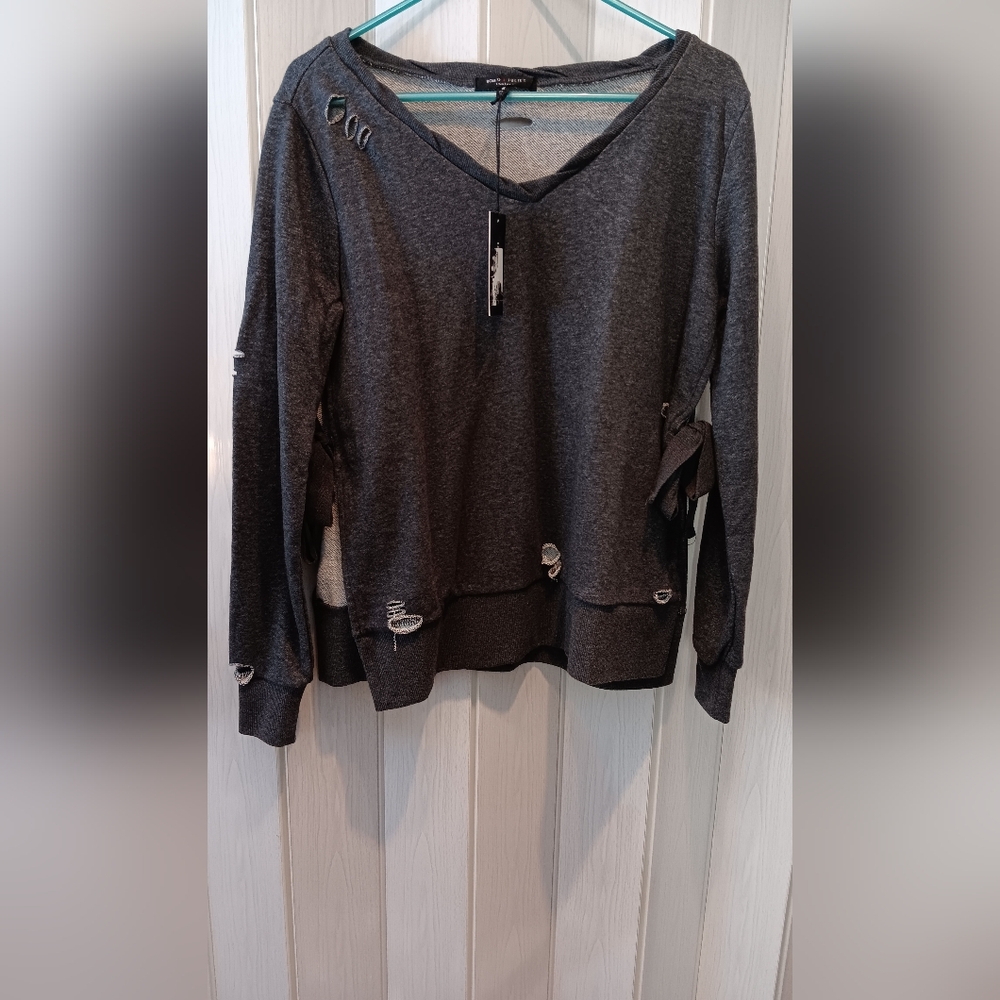 Romeo & Juliet Distressed Sweatshirt NWT Small Gray V Neck Raw Hem Tie Sleeve - Picture 7 of 9